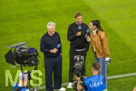 27.09.2026, Fussball UEFA Nations-League 2026/2027, 2.Spieltag, Deutschland - Griechenland, in der WWK-Arena Augsburg, v.li: TV-Experte Bastian Schweinsteiger, Bundestrainer Jürgen Klopp (Deutschland) bei Esther Sedlaczek am BR-ARD Mikrofon am Spielfeldrand 