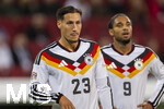 27.09.2026, Fussball UEFA Nations-League 2026/2027, 2.Spieltag, Deutschland - Griechenland, in der WWK-Arena Augsburg, v.li: Younes Ebnoutalib (Deutschland) und Kevin Schade (Deutschland) nachdenklich 