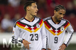 27.09.2026, Fussball UEFA Nations-League 2026/2027, 2.Spieltag, Deutschland - Griechenland, in der WWK-Arena Augsburg, v.li: Younes Ebnoutalib (Deutschland) und Kevin Schade (Deutschland) nachdenklich 