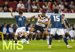 27.09.2026, Fussball UEFA Nations-League 2026/2027, 2.Spieltag, Deutschland - Griechenland, in der WWK-Arena Augsburg, von links:  Christos Zafeiris (Griechenland) gegen Josha Vagnoman (Deutschland) 