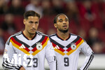 27.09.2026, Fussball UEFA Nations-League 2026/2027, 2.Spieltag, Deutschland - Griechenland, in der WWK-Arena Augsburg, v.li: Younes Ebnoutalib (Deutschland) und Kevin Schade (Deutschland) nachdenklich 