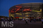 27.09.2026, Fussball UEFA Nations-League 2026/2027, 2.Spieltag, Deutschland - Griechenland, in der WWK-Arena Augsburg, Stadionfassade mit Rot-Gelben Farben der Neonbeleuchtung. 