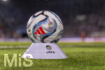 27.09.2026, Fussball UEFA Nations-League 2026/2027, 2.Spieltag, Deutschland - Griechenland, in der WWK-Arena Augsburg, Der Spielball liegt auf einem Hütchen bereit.,