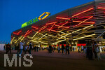 27.09.2026, Fussball UEFA Nations-League 2026/2027, 2.Spieltag, Deutschland - Griechenland, in der WWK-Arena Augsburg, Stadionfassade mit Rot-Gelben Farben der Neonbeleuchtung.