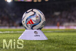 27.09.2026, Fussball UEFA Nations-League 2026/2027, 2.Spieltag, Deutschland - Griechenland, in der WWK-Arena Augsburg, Der Spielball liegt auf einem Hütchen bereit.,