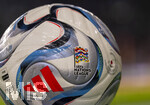 27.09.2026, Fussball UEFA Nations-League 2026/2027, 2.Spieltag, Deutschland - Griechenland, in der WWK-Arena Augsburg, Der Spielball liegt auf einem Hütchen bereit.,