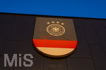 27.09.2026, Fussball UEFA Nations-League 2026/2027, 2.Spieltag, Deutschland - Griechenland, in der WWK-Arena Augsburg, Das FCA-Logo an der Stadionfassade wurde mit dem Logo der Nationalmannschaft überdeckt.