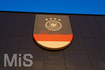 27.09.2026, Fussball UEFA Nations-League 2026/2027, 2.Spieltag, Deutschland - Griechenland, in der WWK-Arena Augsburg, Das FCA-Logo an der Stadionfassade wurde mit dem Logo der Nationalmannschaft überdeckt.