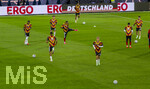 27.09.2026, Fussball UEFA Nations-League 2026/2027, 2.Spieltag, Deutschland - Griechenland, in der WWK-Arena Augsburg, Aufwärmen der Deutschen Spieler im Aufwärmtrikot , Hennes Behrens (Deutschland), Philipp Treu (Deutschland) Florian Wirtz (Deutschland) 