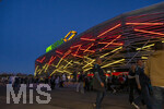 27.09.2026, Fussball UEFA Nations-League 2026/2027, 2.Spieltag, Deutschland - Griechenland, in der WWK-Arena Augsburg, Stadionfassade mit Rot-Gelben Farben der Neonbeleuchtung.