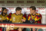27.09.2026, Fussball UEFA Nations-League 2026/2027, 2.Spieltag, Deutschland - Griechenland, in der WWK-Arena Augsburg, v.li: Serge Gnabry (Deutschland), Florian Wirtz (Deutschland), Torwart Marc Andre ter Stegen (Deutschland) auf der Bank  