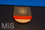 27.09.2026, Fussball UEFA Nations-League 2026/2027, 2.Spieltag, Deutschland - Griechenland, in der WWK-Arena Augsburg, Das FCA-Logo an der Stadionfassade wurde mit dem Logo der Nationalmannschaft überdeckt.