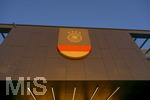 27.09.2026, Fussball UEFA Nations-League 2026/2027, 2.Spieltag, Deutschland - Griechenland, in der WWK-Arena Augsburg, Das FCA-Logo an der Stadionfassade wurde mit dem Logo der Nationalmannschaft überdeckt.
