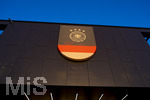 27.09.2026, Fussball UEFA Nations-League 2026/2027, 2.Spieltag, Deutschland - Griechenland, in der WWK-Arena Augsburg, Das FCA-Logo an der Stadionfassade wurde mit dem Logo der Nationalmannschaft überdeckt.