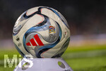 27.09.2026, Fussball UEFA Nations-League 2026/2027, 2.Spieltag, Deutschland - Griechenland, in der WWK-Arena Augsburg, Der Spielball liegt auf einem Hütchen bereit.,