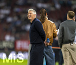 27.09.2026, Fussball UEFA Nations-League 2026/2027, 2.Spieltag, Deutschland - Griechenland, in der WWK-Arena Augsburg,  v.li: Bastian Schweinsteiger mit Moderatorin Esther Sedlaczek am Spielfeldrand  