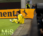 27.09.2026, Fussball UEFA Nations-League 2026/2027, 2.Spieltag, Deutschland - Griechenland, in der WWK-Arena Augsburg, Torwart Kostas Tzolakis (Griechenland) am Boden 