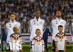 27.09.2026, Fussball UEFA Nations-League 2026/2027, 2.Spieltag, Deutschland - Griechenland, in der WWK-Arena Augsburg, v.li: Younes Ebnoutalib (Deutschland), Yann Aurel Bisseck (Deutschland), Jonathan Tah (Deutschland), 