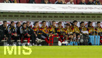 27.09.2026, Fussball UEFA Nations-League 2026/2027, 2.Spieltag, Deutschland - Griechenland, in der WWK-Arena Augsburg, Ersatzbank mit Torwart Marc Andre ter Stegen (Deutschland), Torwart Finn Dahmen (Deutschland), Max Rosenfelder (Deutschland), Yannik Engelhardt (Deutschland), Chris Führich (Deutschland), Jonathan Burkhardt, Nadiem Amiri (Deutschland), Philipp Treu (Deutschland), Anton Stach (Deutschland), Florian Wirtz (Deutschland), Serge Gnabry (Deutschland), Hennes Behrens (Deutschland) Bundestrainer Jürgen Klopp (Deutschland) 