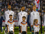 27.09.2026, Fussball UEFA Nations-League 2026/2027, 2.Spieltag, Deutschland - Griechenland, in der WWK-Arena Augsburg, v.li: Jonathan Tah (Deutschland), Josha Vagnoman (Deutschland), Torwart Alexander Nübel (Deutschland), 