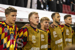 27.09.2026, Fussball UEFA Nations-League 2026/2027, 2.Spieltag, Deutschland - Griechenland, in der WWK-Arena Augsburg, Singen der Hymne, Torwart Finn Dahmen (Deutschland), Anton Stach (Deutschland), Max Rosenfelder (Deutschland), Hennes Behrens (Deutschland), 