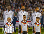 27.09.2026, Fussball UEFA Nations-League 2026/2027, 2.Spieltag, Deutschland - Griechenland, in der WWK-Arena Augsburg, v.li: Yann Aurel Bisseck (Deutschland), Jonathan Tah (Deutschland), Josha Vagnoman (Deutschland), 
