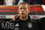 27.09.2026, Fussball UEFA Nations-League 2026/2027, 2.Spieltag, Deutschland - Griechenland, in der WWK-Arena Augsburg, Singen der Hymne, Co-Trainer Peter Krawietz (Deutschland) 