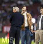 27.09.2026, Fussball UEFA Nations-League 2026/2027, 2.Spieltag, Deutschland - Griechenland, in der WWK-Arena Augsburg,  v.li: Bastian Schweinsteiger mit Moderatorin Esther Sedlaczek am Spielfeldrand