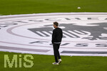 27.09.2026, Fussball UEFA Nations-League 2026/2027, 2.Spieltag, Deutschland - Griechenland, in der WWK-Arena Augsburg, Bundestrainer Jürgen Klopp (Deutschland) auf dem Platz, vor dem großen DFB-Bundesadler-Logo