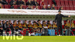 27.09.2026, Fussball UEFA Nations-League 2026/2027, 2.Spieltag, Deutschland - Griechenland, in der WWK-Arena Augsburg, Ersatzbank mit Torwart Marc Andre ter Stegen (Deutschland), Torwart Finn Dahmen (Deutschland), Max Rosenfelder (Deutschland), Yannik Engelhardt (Deutschland), Chris Führich (Deutschland), Jonathan Burkhardt, Nadiem Amiri (Deutschland), Philipp Treu (Deutschland), Anton Stach (Deutschland), Florian Wirtz (Deutschland), Serge Gnabry (Deutschland), Hennes Behrens (Deutschland) Bundestrainer Jürgen Klopp (Deutschland) 