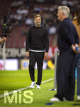 27.09.2026, Fussball UEFA Nations-League 2026/2027, 2.Spieltag, Deutschland - Griechenland, in der WWK-Arena Augsburg, Bundestrainer Jürgen Klopp (Deutschland) kommt zum Interview gut gelaunt am Spielfeldrand  