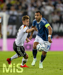 27.09.2026, Fussball UEFA Nations-League 2026/2027, 2.Spieltag, Deutschland - Griechenland, in der WWK-Arena Augsburg, v.li: Joshua Kimmich (Deutschland) gegen Vangelis Pavlidis (Griechenland) b