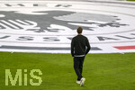27.09.2026, Fussball UEFA Nations-League 2026/2027, 2.Spieltag, Deutschland - Griechenland, in der WWK-Arena Augsburg, Bundestrainer Jürgen Klopp (Deutschland) auf dem Platz, vor dem großen DFB-Bundesadler-Logo