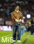 27.09.2026, Fussball UEFA Nations-League 2026/2027, 2.Spieltag, Deutschland - Griechenland, in der WWK-Arena Augsburg, Moderatorin Esther Sedlaczek am Spielfeldrand