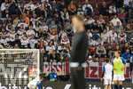 27.09.2026, Fussball UEFA Nations-League 2026/2027, 2.Spieltag, Deutschland - Griechenland, in der WWK-Arena Augsburg, Bundestrainer Jürgen Klopp (Deutschland) auf dem Platz, Fans in Deutschland-Trikots dahinter.
