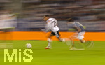 27.09.2026, Fussball UEFA Nations-League 2026/2027, 2.Spieltag, Deutschland - Griechenland, in der WWK-Arena Augsburg, Zweikampf in Bewegung, Mitzieher.  Younes Ebnoutalib (Deutschland) 