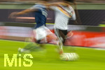27.09.2026, Fussball UEFA Nations-League 2026/2027, 2.Spieltag, Deutschland - Griechenland, in der WWK-Arena Augsburg, Zweikampf in Bewegung, Mitzieher. 