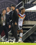 27.09.2026, Fussball UEFA Nations-League 2026/2027, 2.Spieltag, Deutschland - Griechenland, in der WWK-Arena Augsburg, Bundestrainer Jürgen Klopp (Deutschland) mit Bambase Conte (Deutschland) 