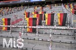 01.10.2026, Fussball UEFA Nations-League 2026/2027, 3.Spieltag, Deutschland - Serbien, in der Allianz-Arena München. schwarz-rot-goldene Fahnen