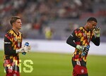01.10.2026, Fussball UEFA Nations-League 2026/2027, 3.Spieltag, Deutschland - Serbien, in der Allianz-Arena München.  Finn Dahmen und Torwart Noah Atubolu (beide Deutschland).