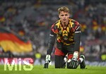 01.10.2026, Fussball UEFA Nations-League 2026/2027, 3.Spieltag, Deutschland - Serbien, in der Allianz-Arena München. Torwart Jonas Urbig (Deutschland) kniet am Boden.
