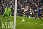 01.10.2026, Fussball UEFA Nations-League 2026/2027, 3.Spieltag, Deutschland - Serbien, in der Allianz-Arena München. v.l. Torwart Djordje Petrovic (Serbien) und Florian Wirtz (Deutschland) 