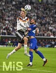 01.10.2026, Fussball UEFA Nations-League 2026/2027, 3.Spieltag, Deutschland - Serbien, in der Allianz-Arena München. v.l. Nick Woltemade (Deutschland) gegen Nemanja Gudelj (Serbien) 