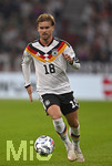 01.10.2026, Fussball UEFA Nations-League 2026/2027, 3.Spieltag, Deutschland - Serbien, in der Allianz-Arena München.  Maximilian Mittelstädt (Deutschland) am Ball.