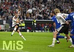 01.10.2026, Fussball UEFA Nations-League 2026/2027, 3.Spieltag, Deutschland - Serbien, in der Allianz-Arena München. Waldemar Anton (Deutschland) zieht ab.