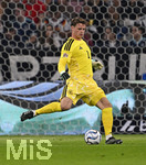 01.10.2026, Fussball UEFA Nations-League 2026/2027, 3.Spieltag, Deutschland - Serbien, in der Allianz-Arena München. Torwart Jonas Urbig (Deutschland) Schusshaltung.
