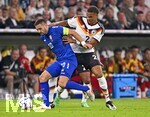 01.10.2026, Fussball UEFA Nations-League 2026/2027, 3.Spieltag, Deutschland - Serbien, in der Allianz-Arena München. v.l. Dusan Tadic (Serbien) gegen Malick Thiaw (Deutschland) 