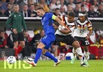 01.10.2026, Fussball UEFA Nations-League 2026/2027, 3.Spieltag, Deutschland - Serbien, in der Allianz-Arena München. v.l. Dusan Tadic (Serbien) gegen Malick Thiaw (Deutschland) 