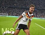 01.10.2026, Fussball UEFA Nations-League 2026/2027, 3.Spieltag, Deutschland - Serbien, in der Allianz-Arena München. Tom Bischof (Deutschland) jubelt.