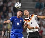 01.10.2026, Fussball UEFA Nations-League 2026/2027, 3.Spieltag, Deutschland - Serbien, in der Allianz-Arena München. v.l. Luka Jovic (Serbien) gegen Waldemar Anton (Deutschland) 